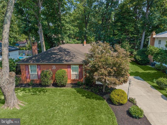 8 WINDGATE RD, Cherry Hill, NJ 08003