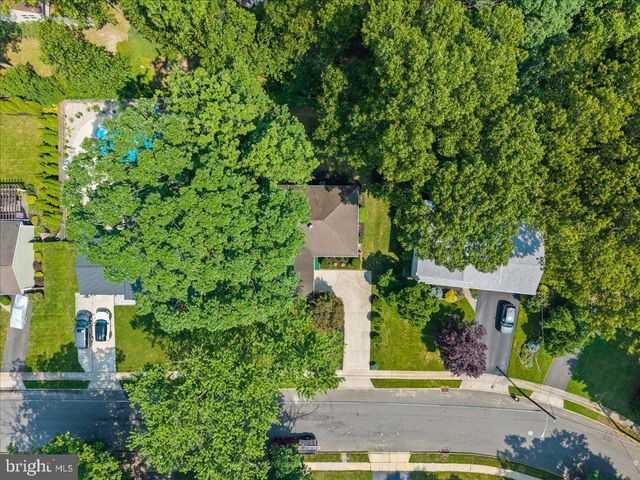 8 WINDGATE RD, Cherry Hill, NJ 08003