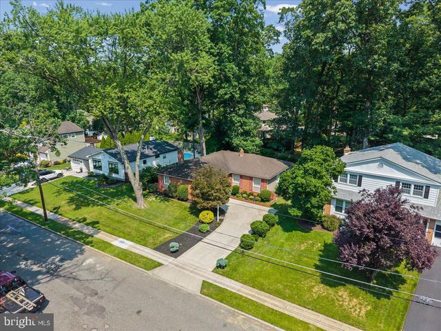 8 WINDGATE RD, Cherry Hill, NJ 08003