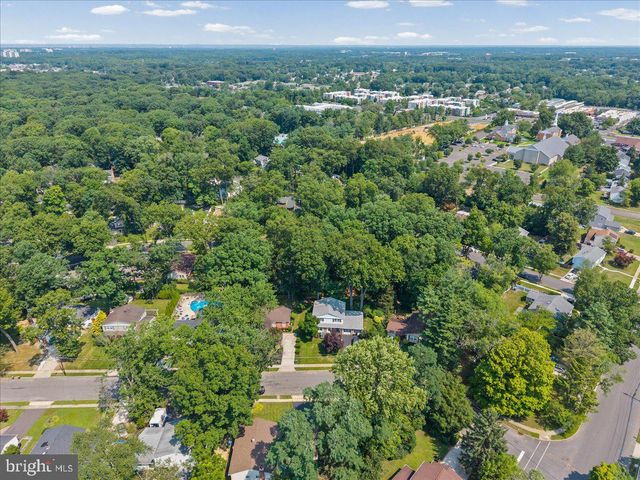 8 WINDGATE RD, Cherry Hill, NJ 08003
