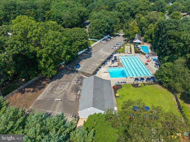 8 WINDGATE RD, Cherry Hill, NJ 08003