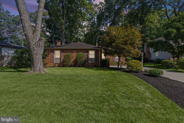 8 WINDGATE RD, Cherry Hill, NJ 08003