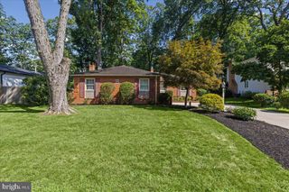 8 WINDGATE RD, Cherry Hill, NJ 08003
