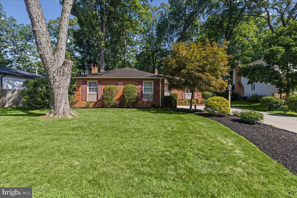 8 WINDGATE RD, Cherry Hill, NJ 08003