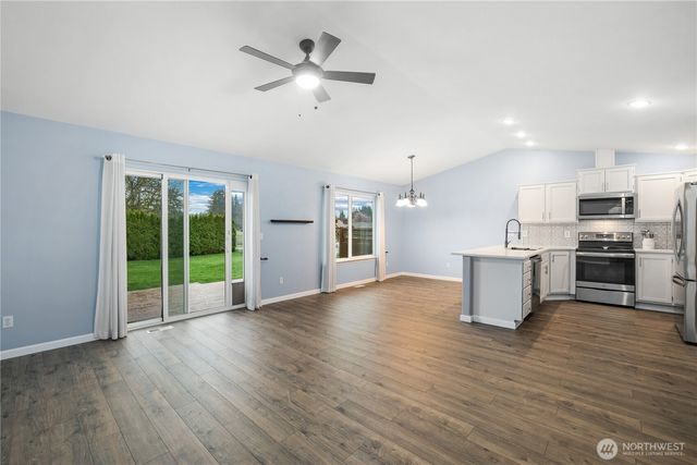 10109 Meadowside Lane SW, Rochester, WA 98579