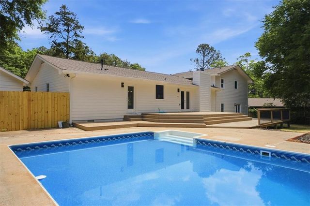 1073 Grayson Parkway, Grayson, GA 30017