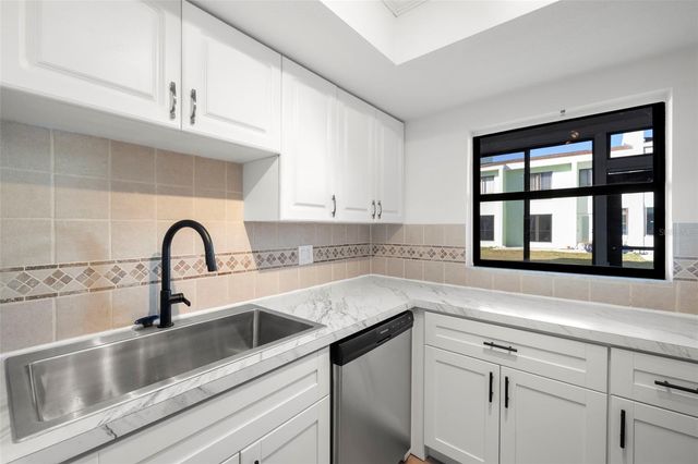 1 WINDRUSH BOULEVARD 19, Indian Rocks Beach, FL 33785