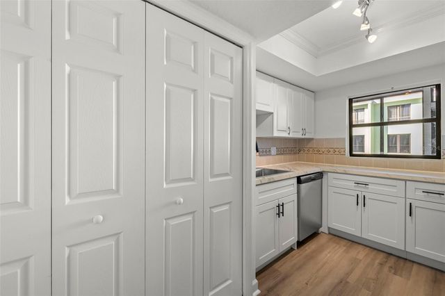 1 WINDRUSH BOULEVARD 19, Indian Rocks Beach, FL 33785