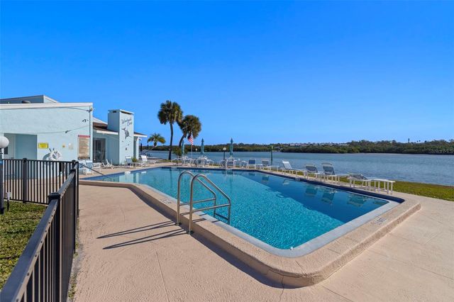 1 WINDRUSH BOULEVARD 19, Indian Rocks Beach, FL 33785