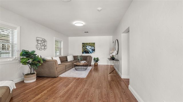 341 E 58th St, Hialeah, FL 33013
