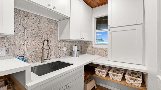 341 E 58th St, Hialeah, FL 33013