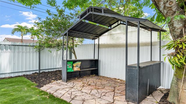 341 E 58th St, Hialeah, FL 33013