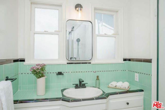 4712 Burnet Avenue, Los Angeles, CA 91403