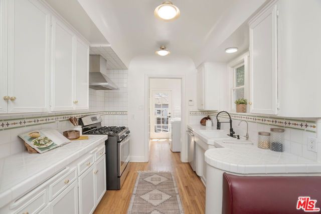 4712 Burnet Avenue, Los Angeles, CA 91403