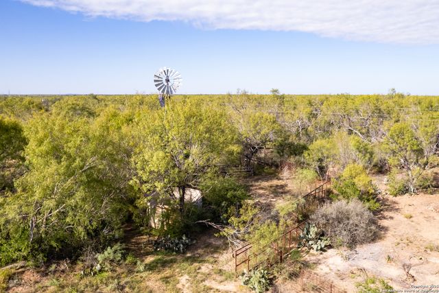 7 FM 1581, Pearsall, TX 78061