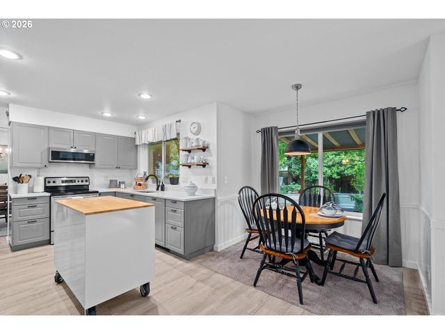 3161 Ne 1ST Pl, Hillsboro, OR 97124