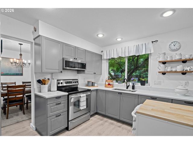 3161 Ne 1ST Pl, Hillsboro, OR 97124