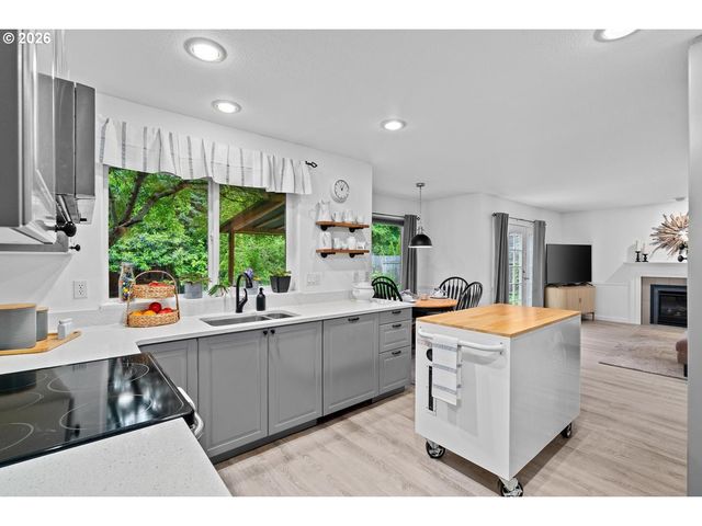 3161 Ne 1ST Pl, Hillsboro, OR 97124