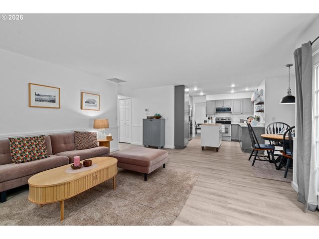 3161 Ne 1ST Pl, Hillsboro, OR 97124