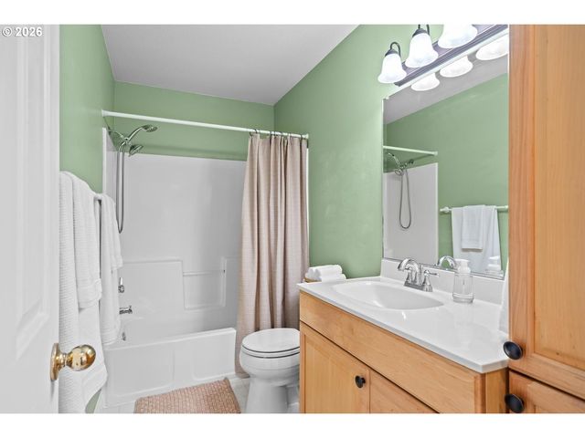 3161 Ne 1ST Pl, Hillsboro, OR 97124