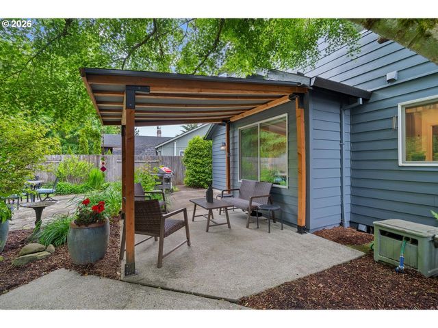 3161 Ne 1ST Pl, Hillsboro, OR 97124