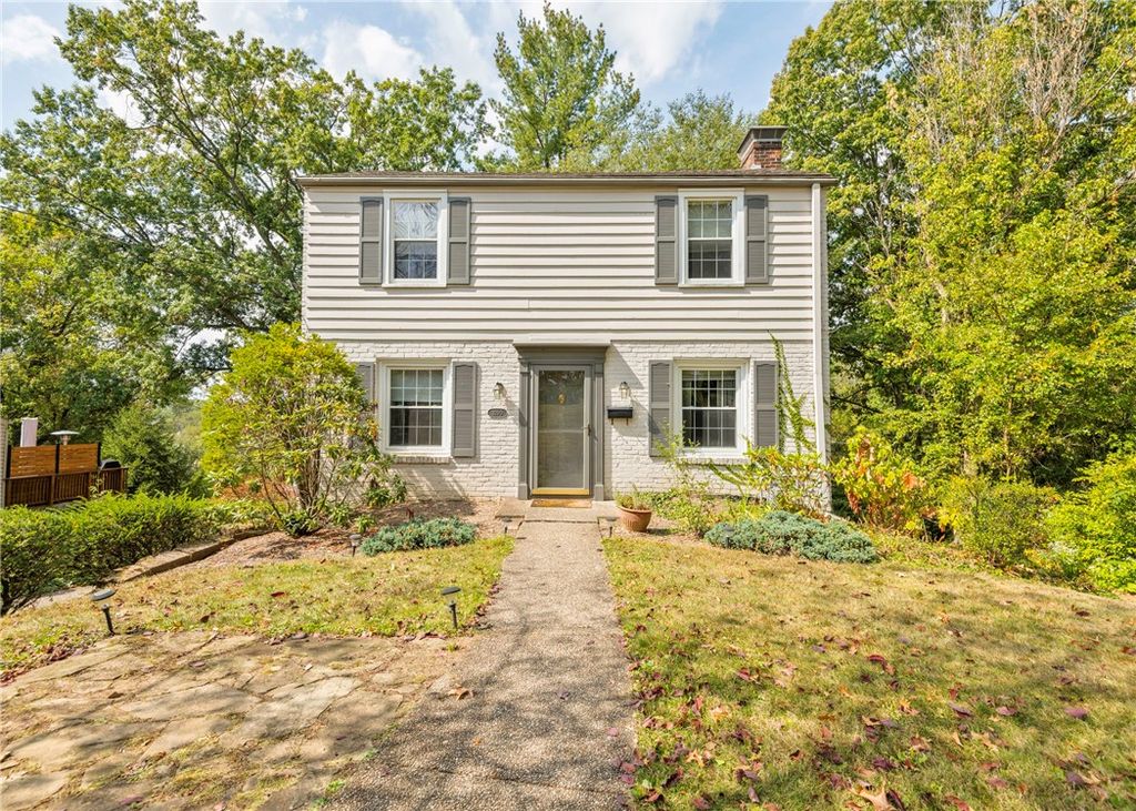 3390 Crestview Dr, Bethel Park, PA 15102