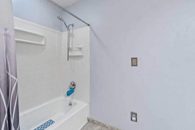 1212 Breckenridge Court, Blue Springs, MO 64015