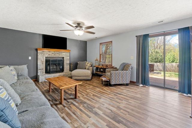 1212 Breckenridge Court, Blue Springs, MO 64015