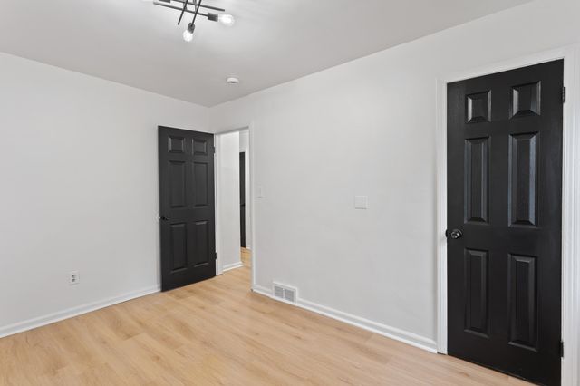 18031 Mendota Street, Detroit, MI 48221