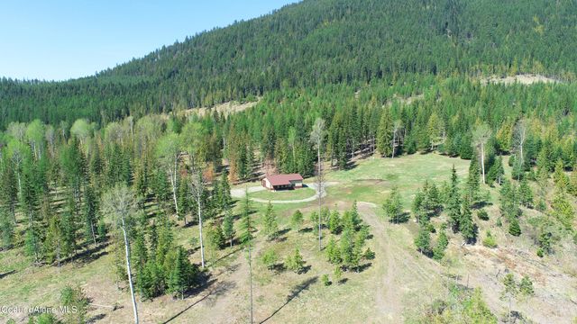 8694 Meadow Creek Rd, Bonners Ferry, ID 83805