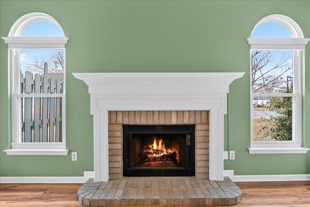 Image 10 of property listing at 201 Ash Court, Summerville, SC 29486