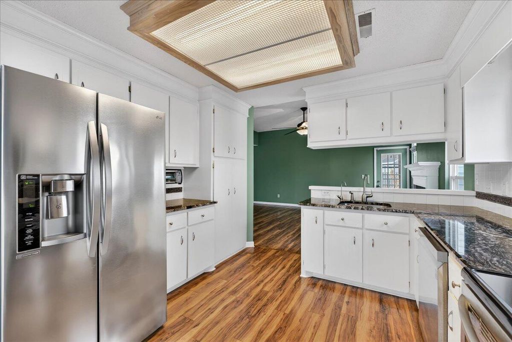 Image 13 of property listing at 201 Ash Court, Summerville, SC 29486