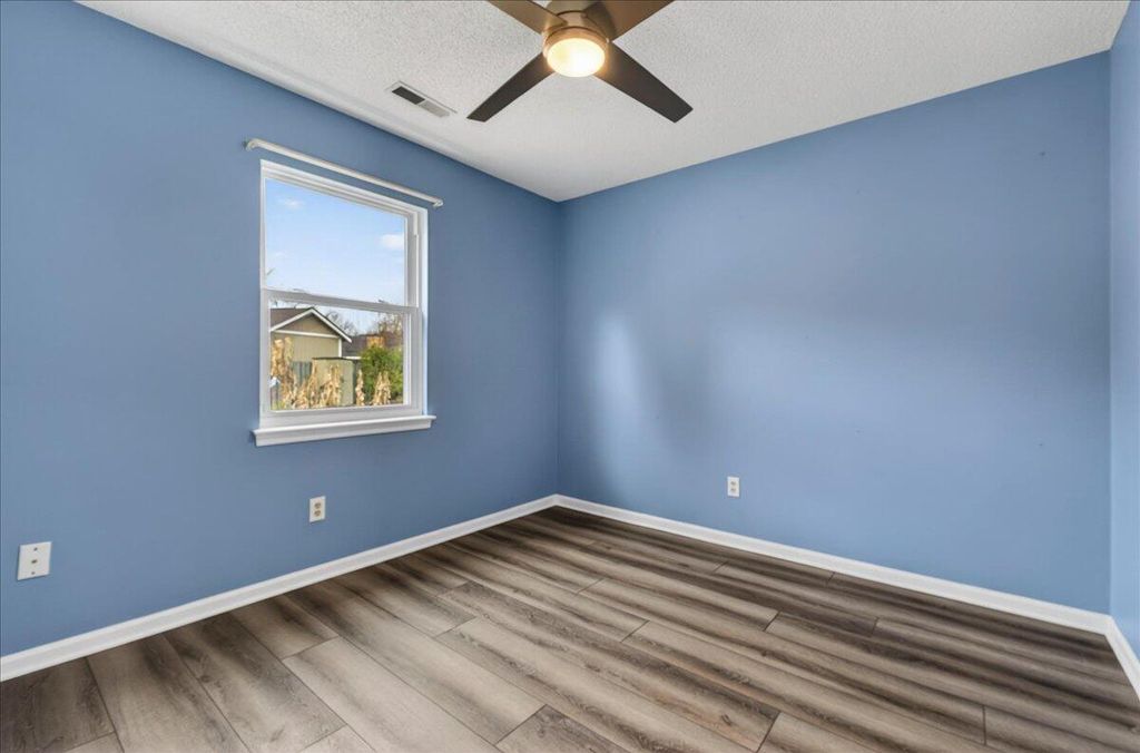 Image 20 of property listing at 201 Ash Court, Summerville, SC 29486