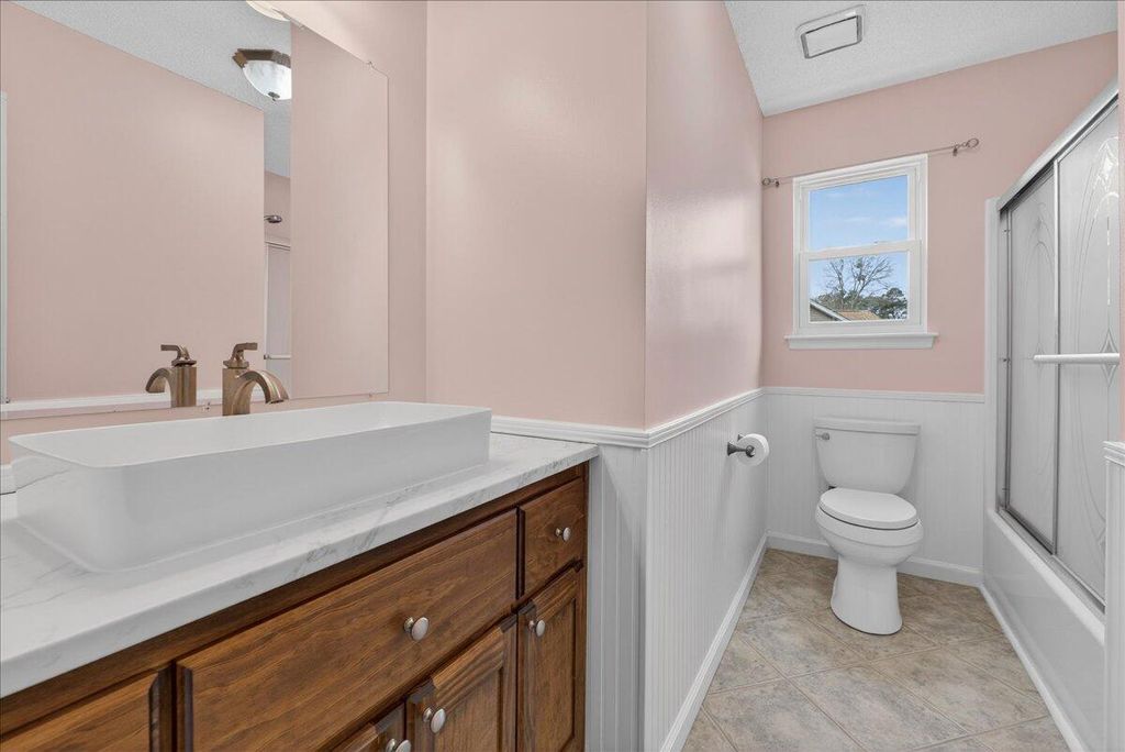 Image 22 of property listing at 201 Ash Court, Summerville, SC 29486