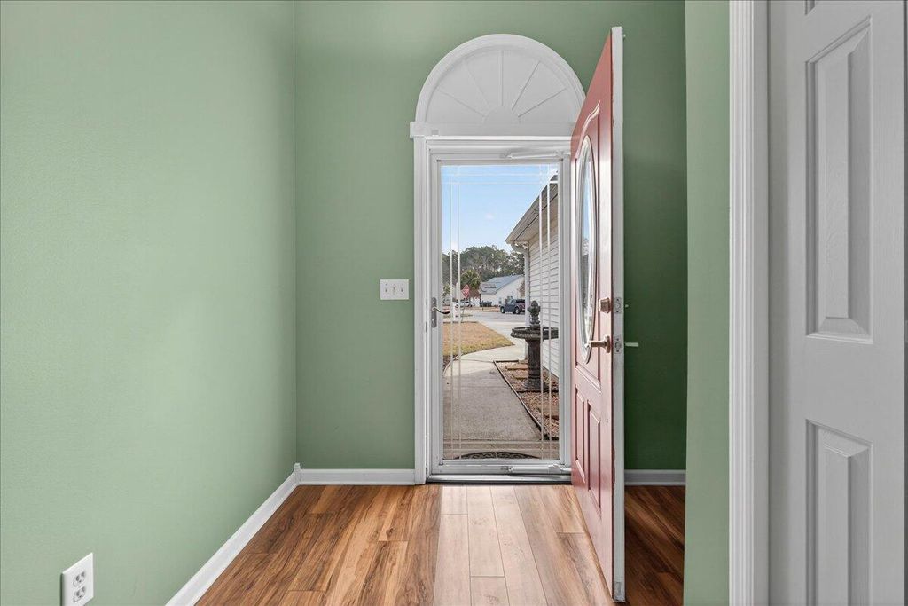 Image 4 of property listing at 201 Ash Court, Summerville, SC 29486