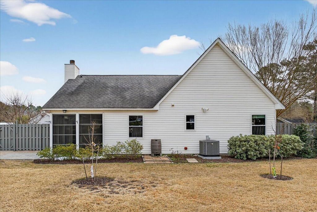 Image 40 of property listing at 201 Ash Court, Summerville, SC 29486