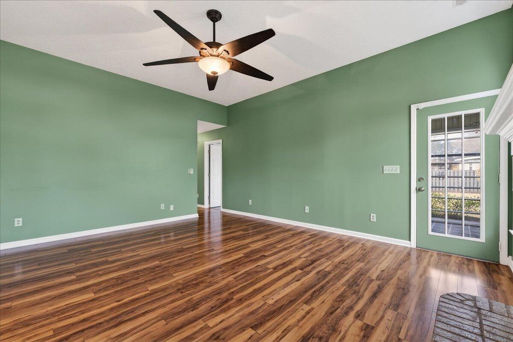 Image 8 of property listing at 201 Ash Court, Summerville, SC 29486