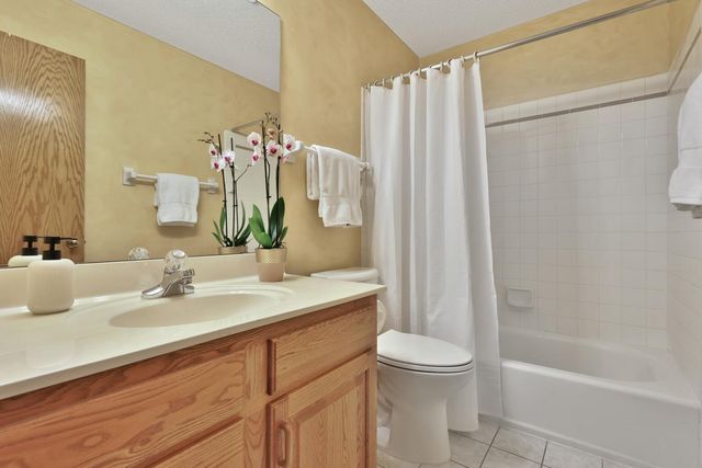 6861 W 82nd Street, Bloomington, MN 55438