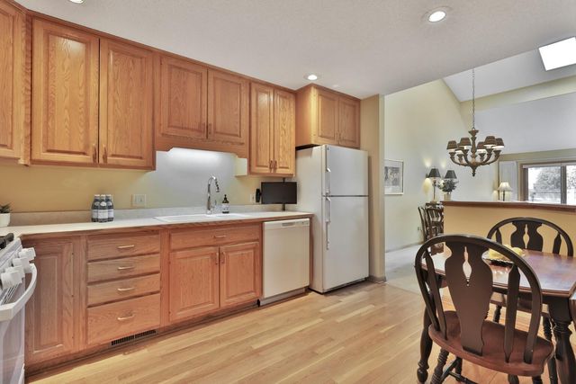 6861 W 82nd Street, Bloomington, MN 55438