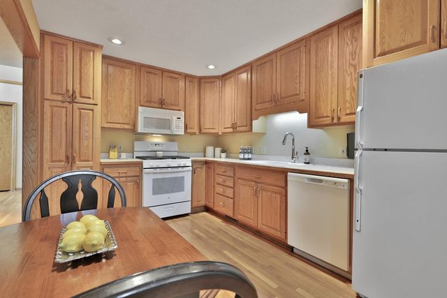 6861 W 82nd Street, Bloomington, MN 55438