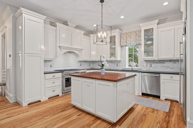 121 W Shipyard Road, Mount Pleasant, SC 29464