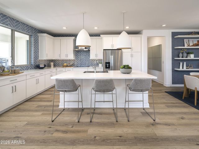 2121 W SONORAN DESERT Drive 168, Phoenix, AZ 85085
