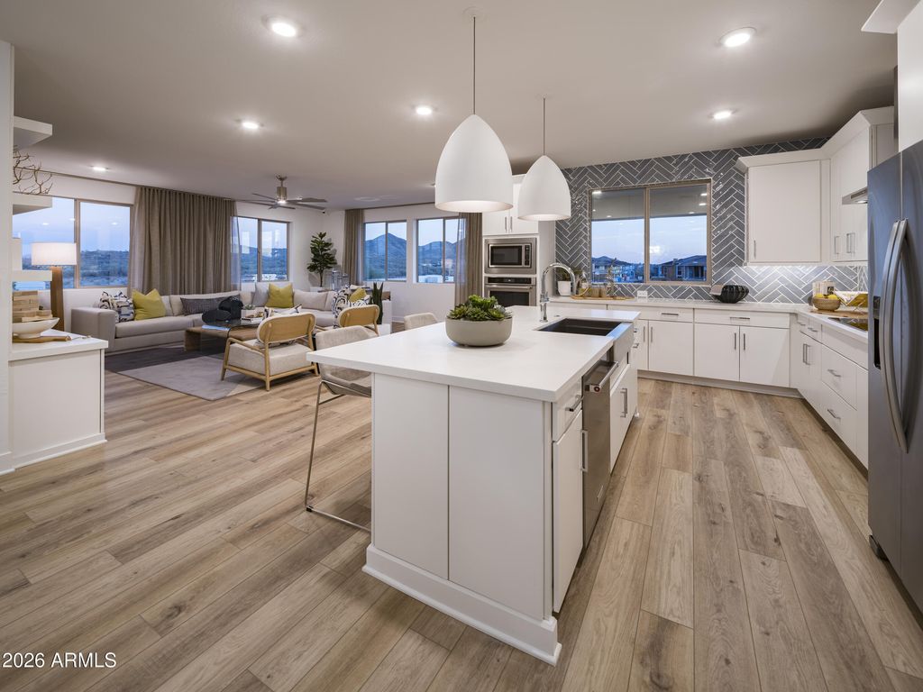 2121 W SONORAN DESERT Drive 168, Phoenix, AZ 85085