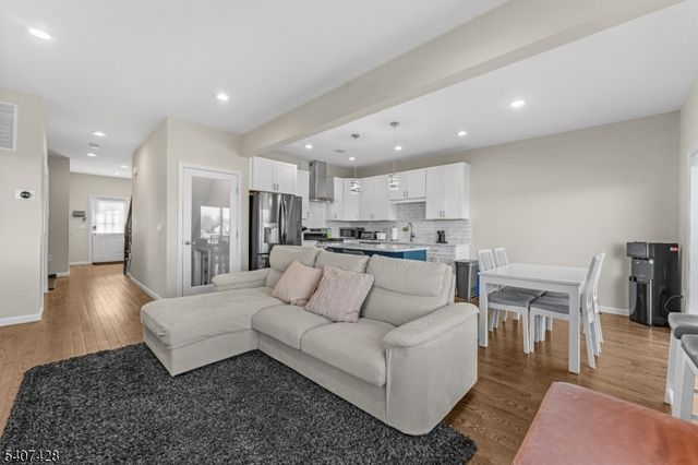 76 Valerie Dr, Manville Boro, NJ 08835