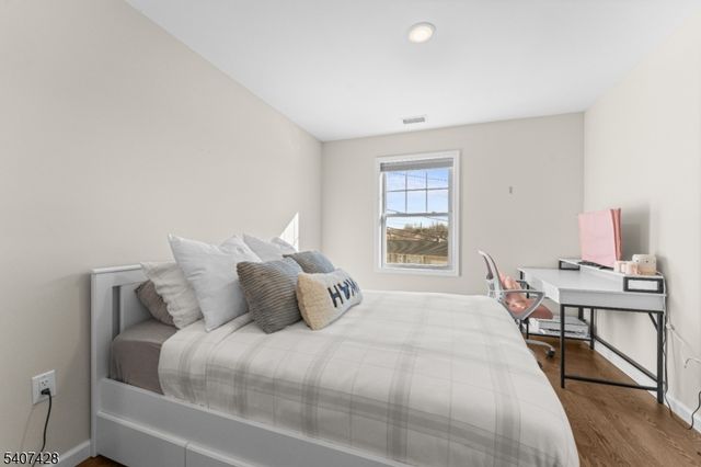 76 Valerie Dr, Manville Boro, NJ 08835