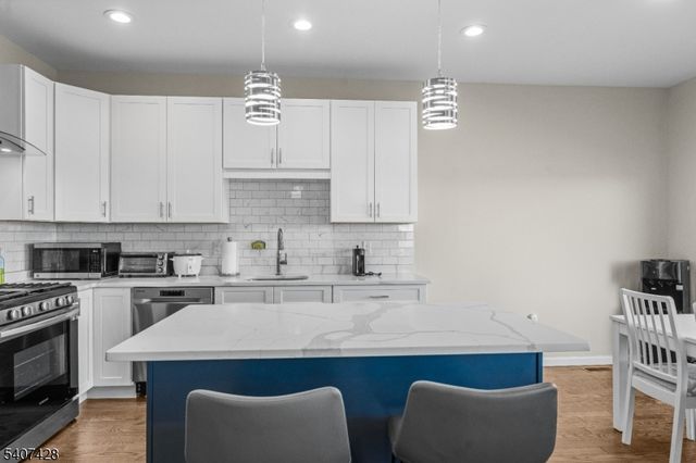 76 Valerie Dr, Manville Boro, NJ 08835