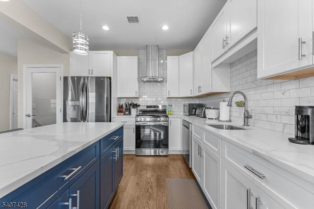 76 Valerie Dr, Manville Boro, NJ 08835