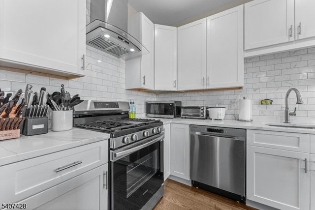 76 Valerie Dr, Manville Boro, NJ 08835