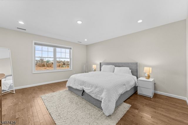 76 Valerie Dr, Manville Boro, NJ 08835