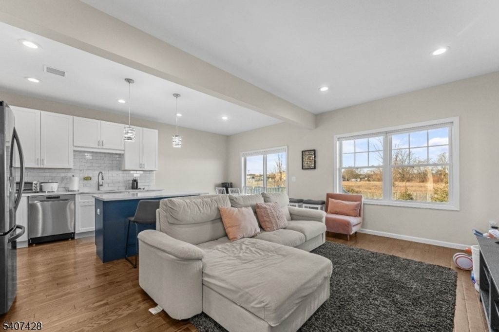 76 Valerie Dr, Manville Boro, NJ 08835